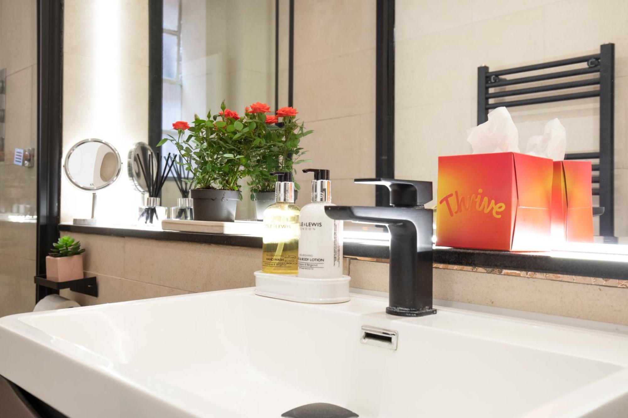 Modern Quiet 1 Bed Flat -Mayfair Londen Buitenkant foto